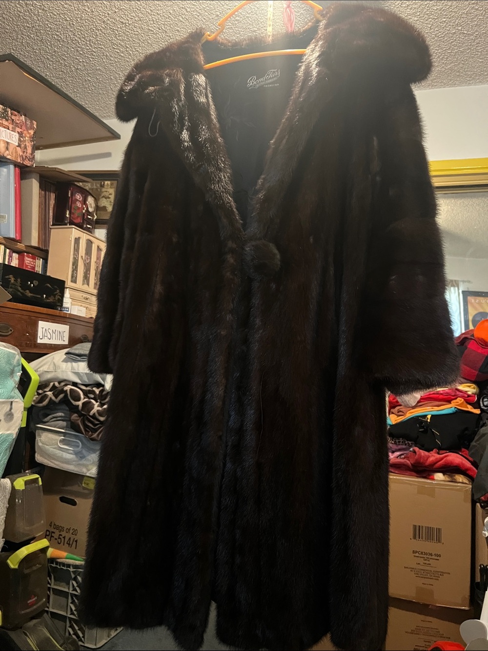 Bondfurs custom furriers